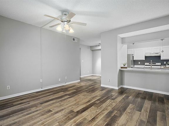 4th image of 7065 N Holiday Dr