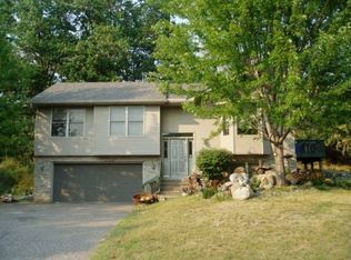 2431 Linwood Ct E, Maplewood, MN 55119