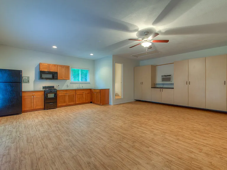 720 Sparks Ave — Photo 25