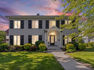 411 Laurel Ave, Highland Park, IL 60035