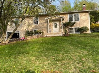 1044 Forest Dr, Stroudsburg, PA 18360