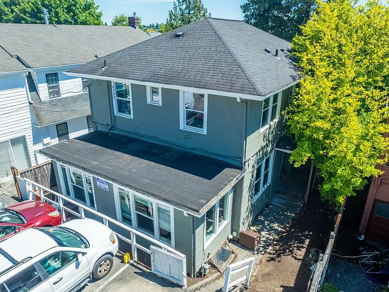 4733 19th Ave NE #11 — Photo 4