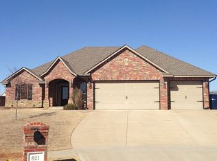 621 Shamrock Cir, Yukon, OK 73099