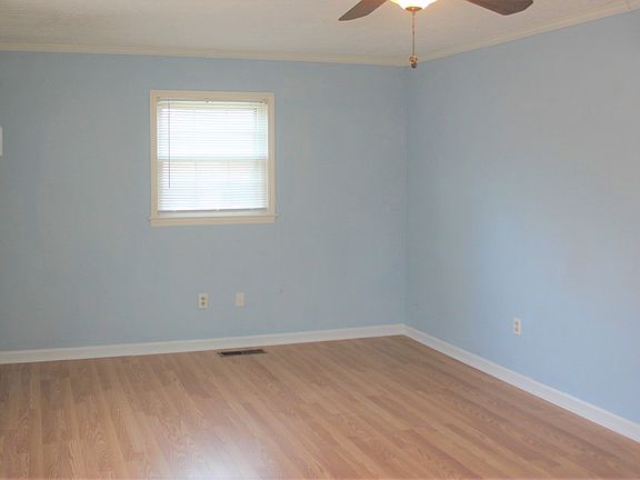 3rd image of 359 Powers Blvd