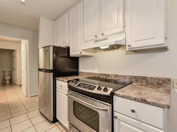 5th image of 894 Woodside Ln E Unit 3