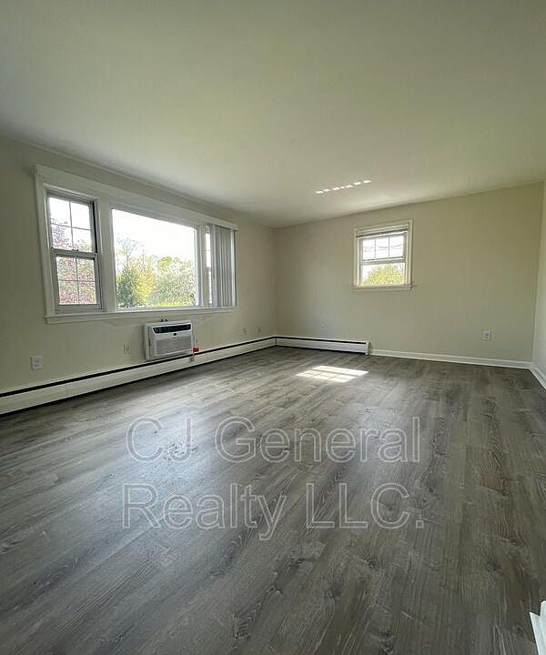 1st image of 307 Washington St #3