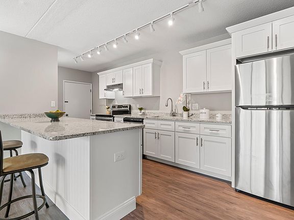 4th image of 15 Skyline Dr APT 6