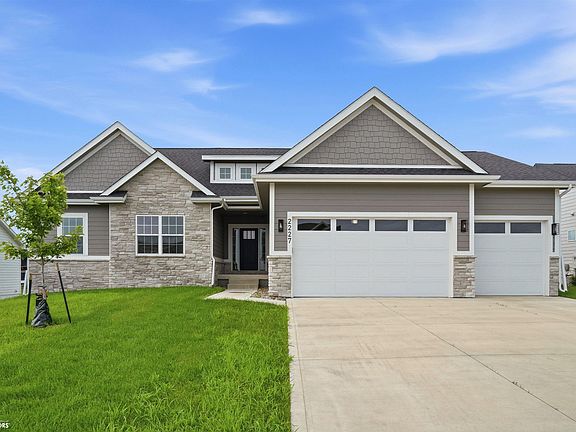 3rd image of 2227 Green Leaf Cir