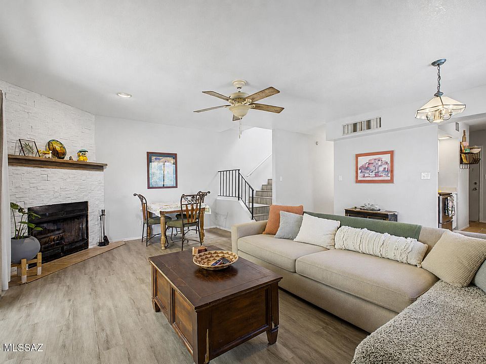 1st image of 636 W Placita De Las Lomitas