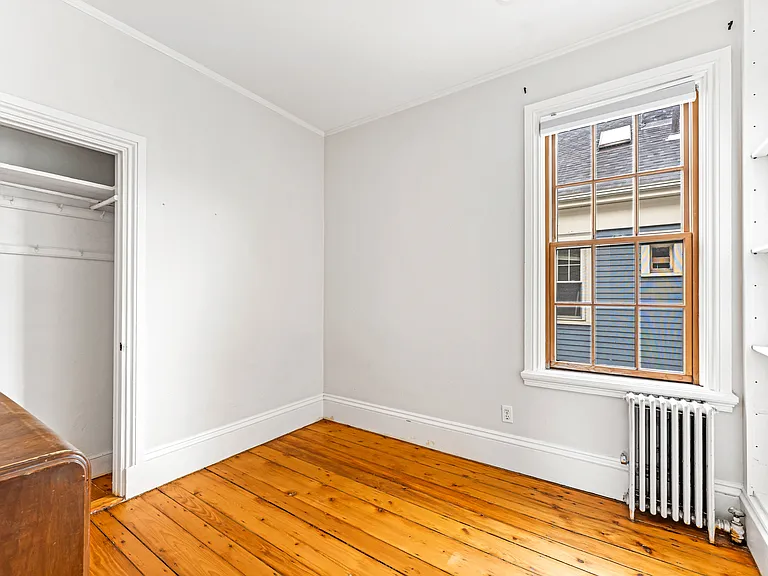104 Sheldon St — Photo 6