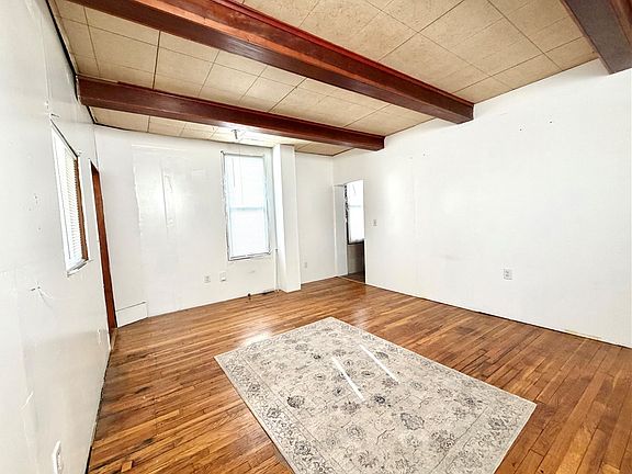 5th image of 121 Elizabeth Ave
