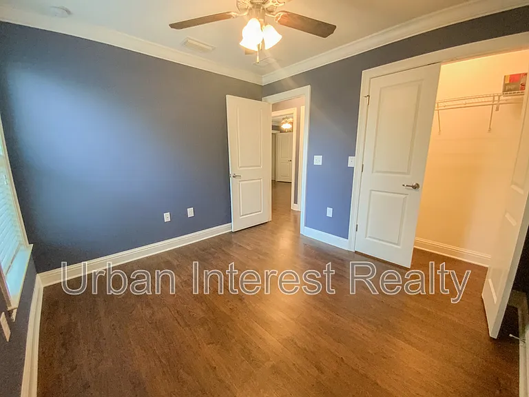 403 King St — Photo 17