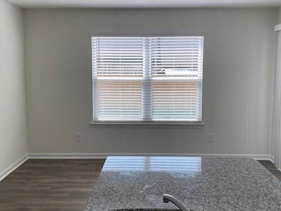 5th image of 879 Old Towne Loop Dr