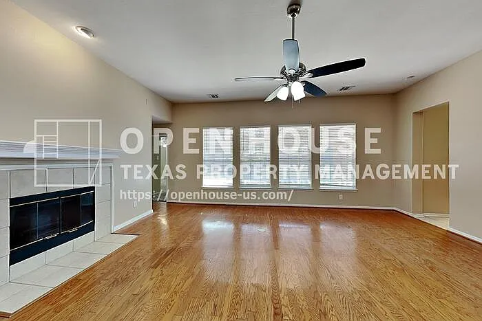 4 bed, 2.0 bath, 2275 sqft, $2,600 — Photo 4