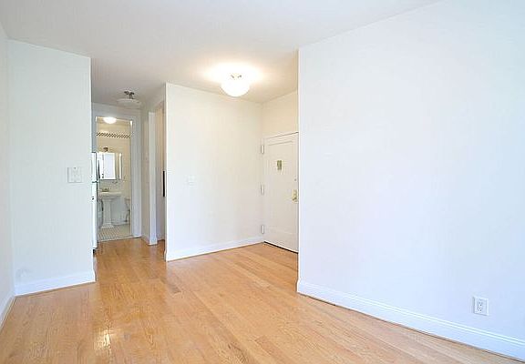 3rd image of 876 Lexington Ave APT 3B