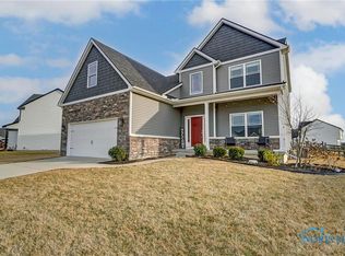 1583 Blackhawk Dr, Waterville, OH 43566