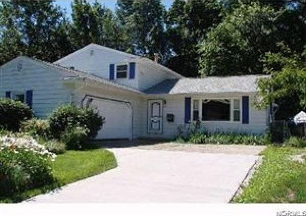 1st image of 621 University Ave