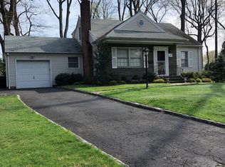 266 Old Tote Rd, Mountainside, NJ 07092