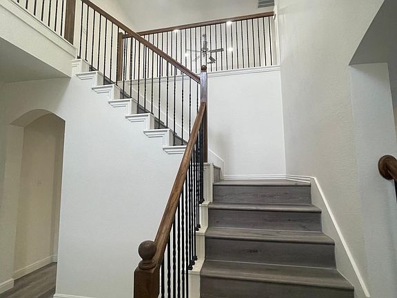 4th image of 3621 Stockton Dr
