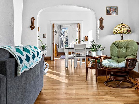 5th image of 614 W 6th St