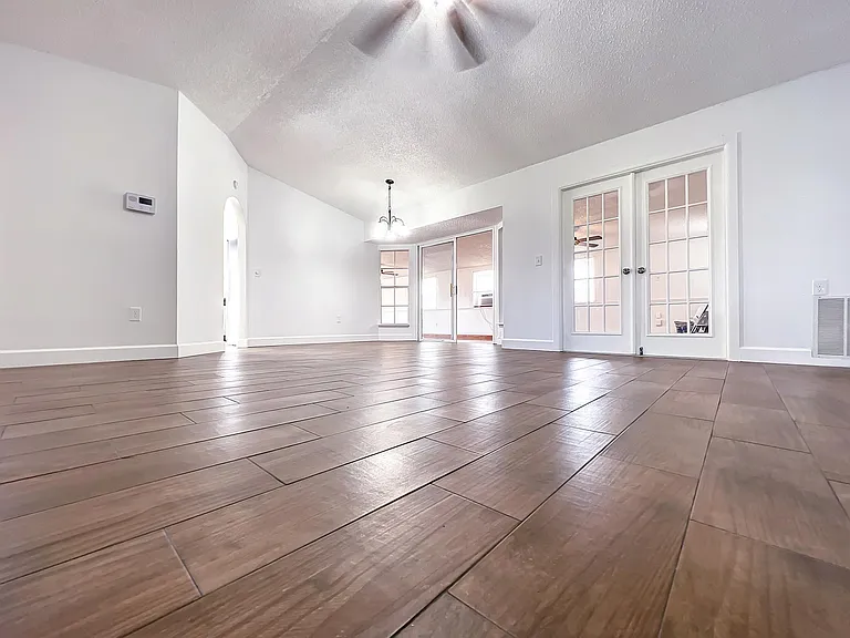 1035 Windway Cir — Photo 4