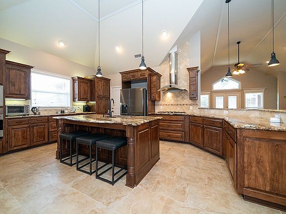 2nd image of 2400 Shadow Creek Cir