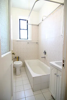 Rented by Space Real Estate | media 55