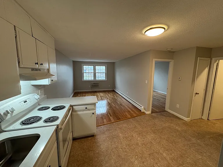 50 Danbury Dr #22 — Photo 4