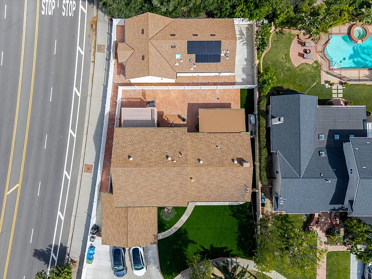 7570 Chaminade Ave — Photo 24