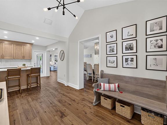 4th image of 1351 Oneco Ave