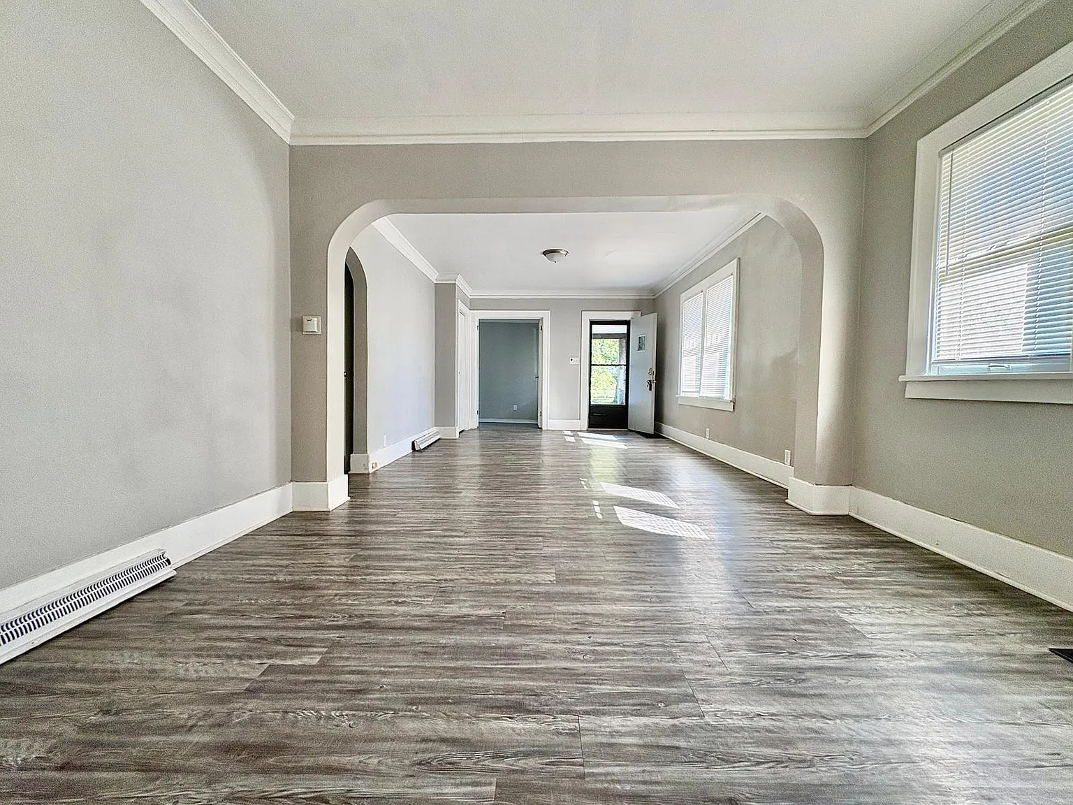 3 bed, 1000 sqft, $1,380 — Photo 3