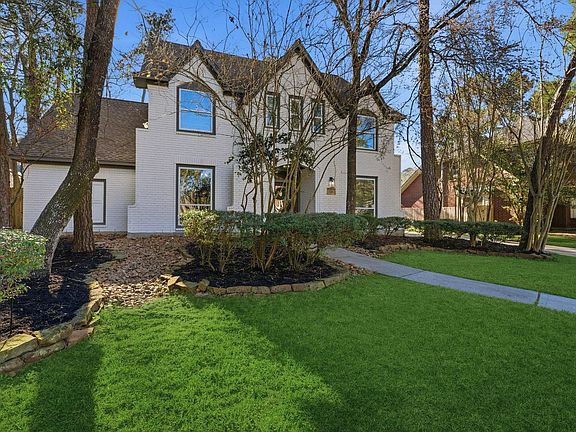 3rd image of 134 Quiet Oak Cir