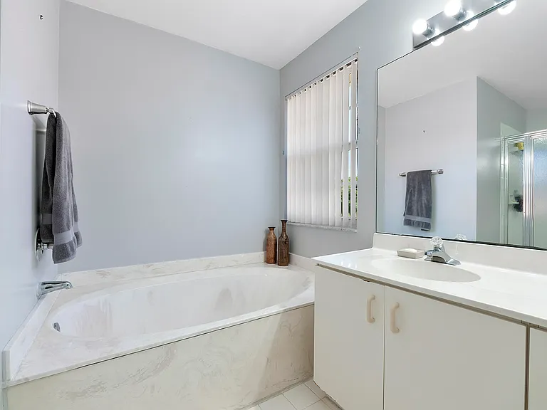 11221 NW 46th Dr — Photo 24