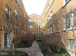 628 W Roscoe St, Chicago, IL 60657