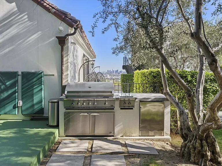 8159 Hollywood Blvd — Photo 53