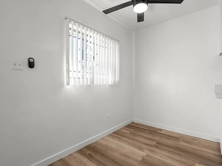 634 W 92nd St — Photo 20
