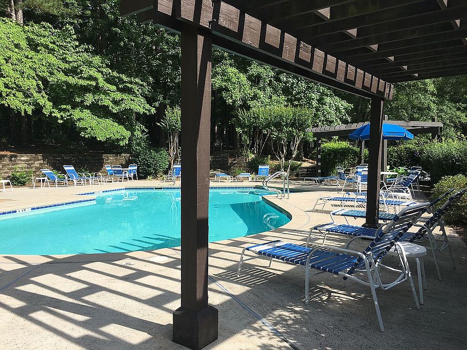 2nd image of 409 River Run Dr
