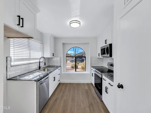 8760 W FULLAM Street, Peoria, AZ 85382