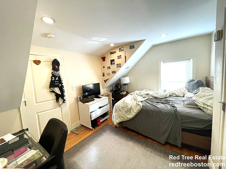 27 Lothrop St — Photo 6