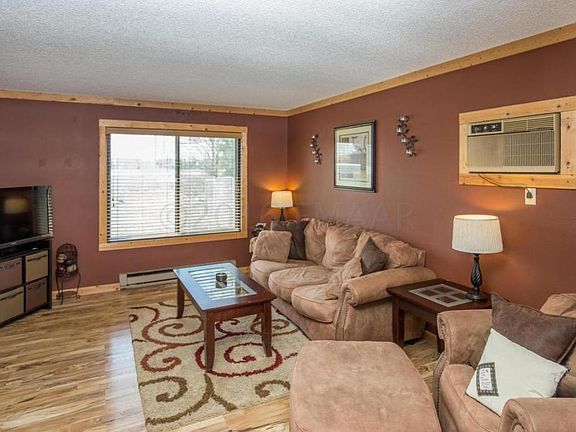 4th image of 145 Prairiewood Dr S