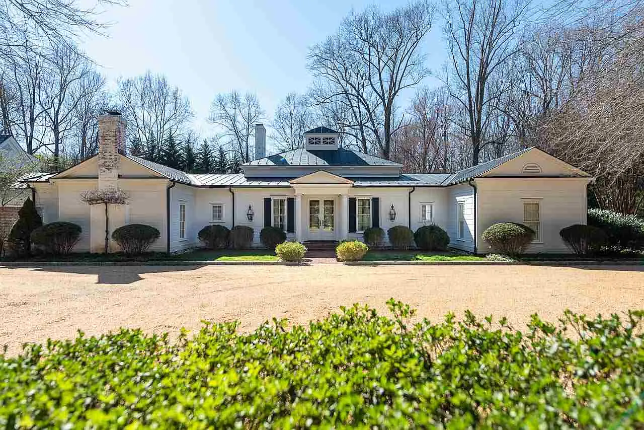 680 Ivy Ln photo 1