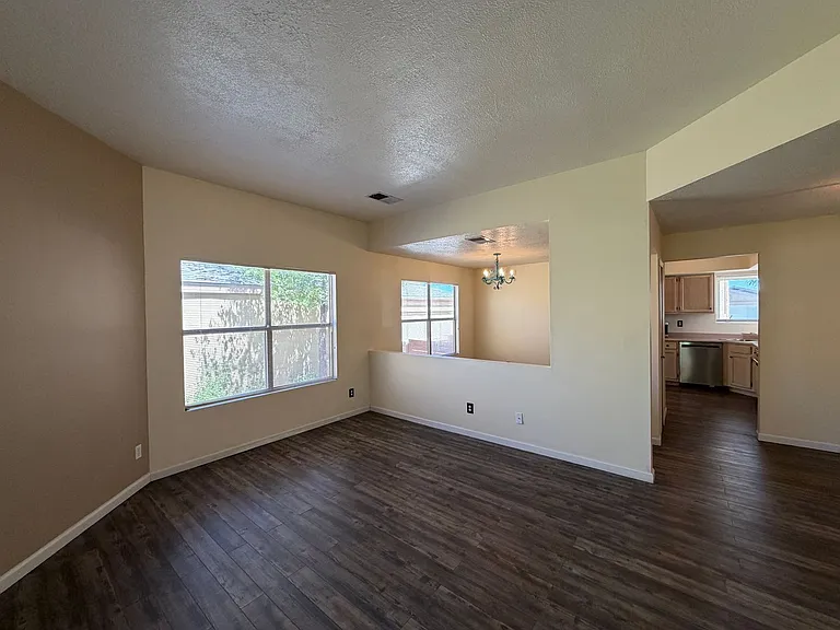 1941 Lee Loop NE — Photo 11