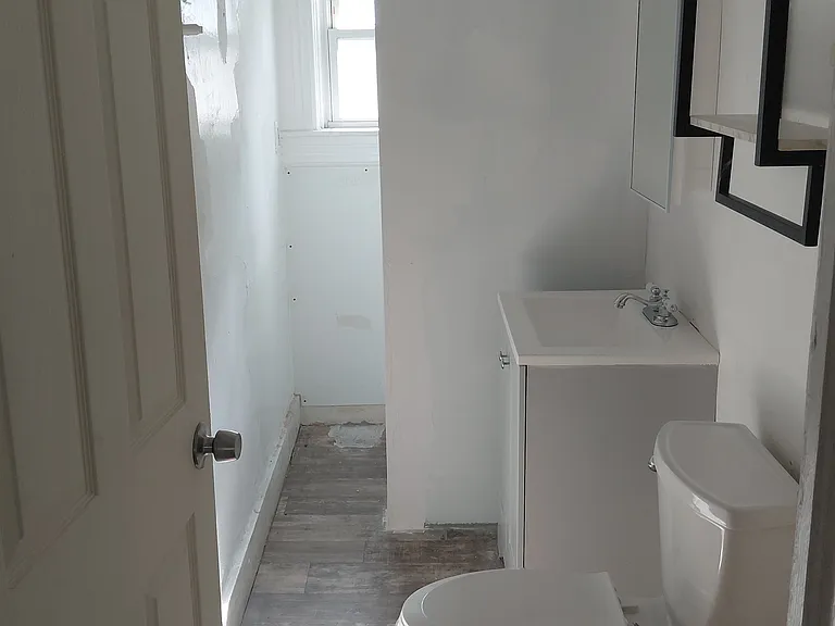 56 Montgomery St #2 — Photo 2