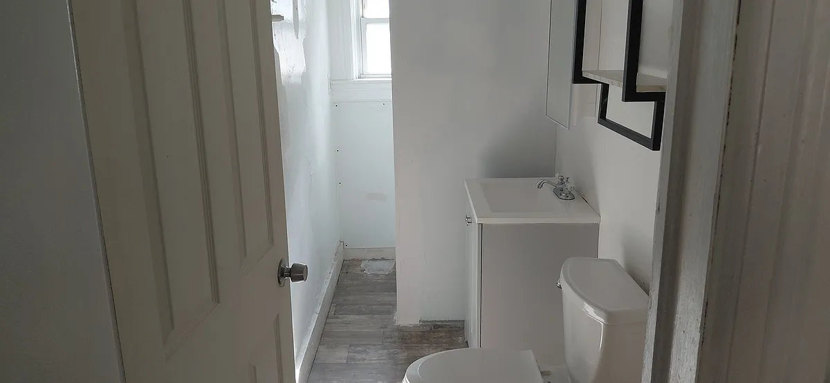 Building Photo - 56 Montgomery St #2