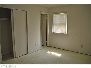 4th image of 912 Ashe St