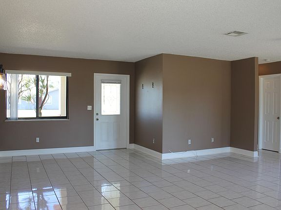 Home For Sale In Port Saint Lucie