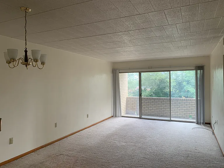 living/dinning room with balcony
