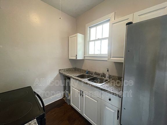 2nd image of 909 Pine St APT 5