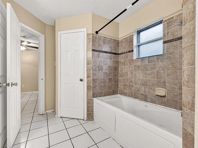 7422 Cortes Dr — Photo 31