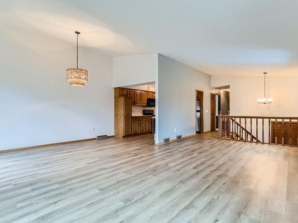 1st image of 5696 Royal Oaks Dr